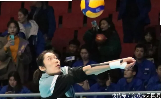 李盈莹如何灵活调整手腕，精准控制起跳与击球点？